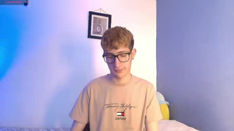 Snapshot of erik_golden_ chatting on 05/16/26, 08:07 I am Erik online show from 05/16/26, 08:07