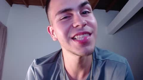 Snapshot of erik_rodriguez chatting on 01/15/25, 04:57 Erik rodriguez online show from 01/15/25, 04:57