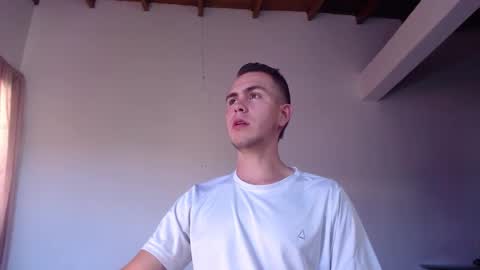 Snapshot of erik_rodriguez chatting on 01/15/25, 09:41 Erik rodriguez online show from 01/15/25, 09:41