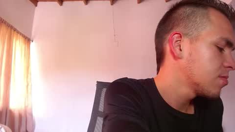 Snapshot of erik_rodriguez chatting on 10/14/25, 04:52 Erik rodriguez online show from 10/14/25, 04:52