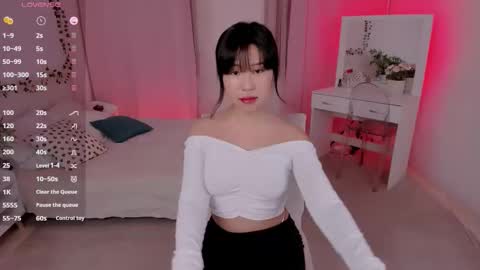 erika_kim online show from 10/16/25, 06:47