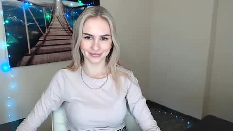 Erika online show from 01/11/25, 01:01