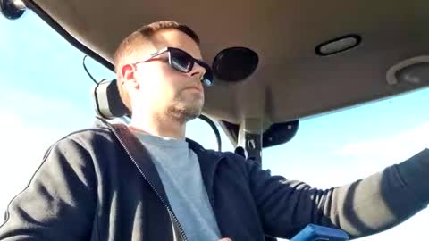 Snapshot of erikanoz chatting on 10/18/25, 01:23 boyohboy online show from 10/18/25, 01:23