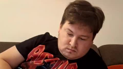 Snapshot of erikstar chatting on 12/21/25, 02:46 erikstar online show from 12/21/25, 02:46