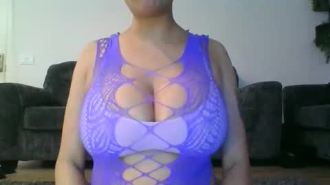 erin2025 online show from 11/18/25, 04:39