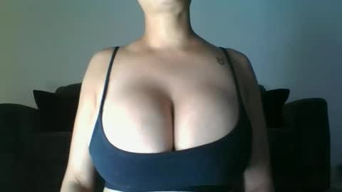 Snapshot of erin2025 chatting on 04/21/26, 06:41 erin2025 online show from 04/21/26, 06:41