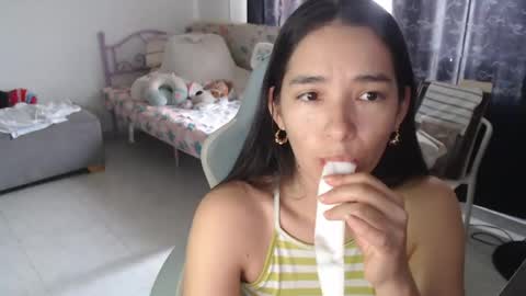 Snapshot of erina_1 chatting on 05/06/26, 06:02 erina_1 online show from 05/06/26, 06:02
