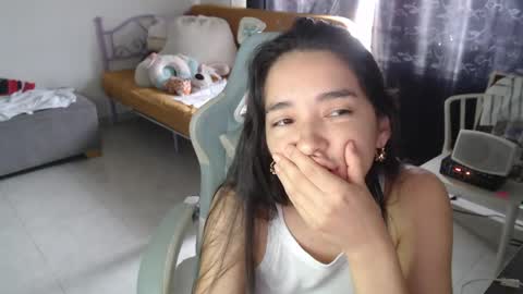 Snapshot of erina_1 chatting on 06/06/26, 04:23 erina_1 online show from 06/06/26, 04:23