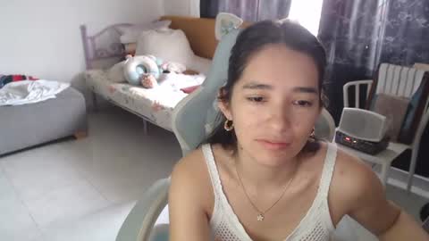 Snapshot of erina_1 chatting on 06/11/26, 05:44 erina_1 online show from 06/11/26, 05:44