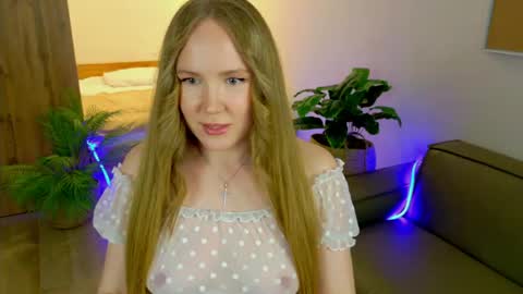 Snapshot of erinmilk chatting on 05/28/26, 05:32 Erin online show from 05/28/26, 05:32