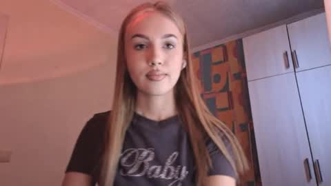 Snapshot of erinnnaji chatting on 06/04/26, 03:29 Katrin online show from 06/04/26, 03:29