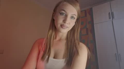 Snapshot of erinnnaji chatting on 06/06/26, 03:39 Katrin online show from 06/06/26, 03:39
