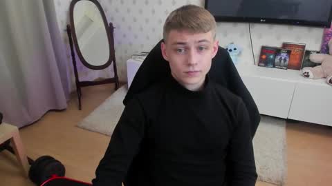 Max online show from 11/30/25, 01:53