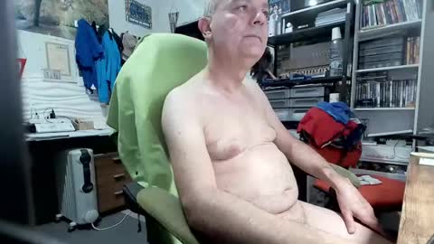 Snapshot of ernello chatting on 06/08/26, 04:02 ernello online show from 06/08/26, 04:02