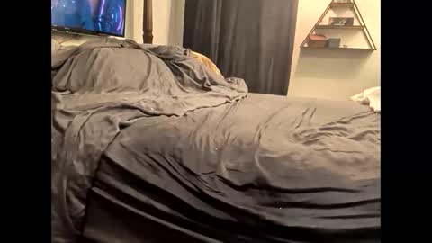 Snapshot of ernestdom123 chatting on 04/17/26, 02:36 Hmmmhmmmm online show from 04/17/26, 02:36