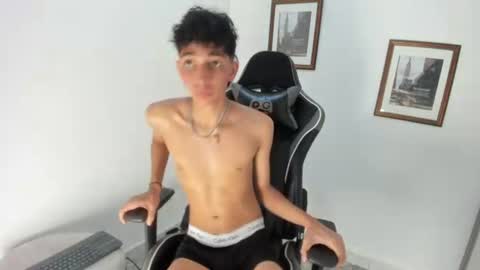 Snapshot of ero_boy40 chatting on 07/01/26, 02:35 ero_boy40 online show from 07/01/26, 02:35