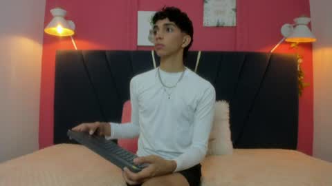 Snapshot of ero_boy40 chatting on 08/09/26, 08:03 ero_boy40 online show from 08/09/26, 08:03