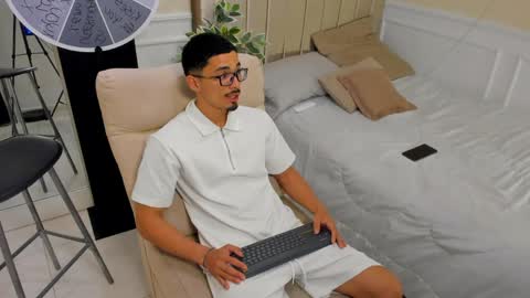 Snapshot of eros_becker_ chatting on 03/30/26, 12:44 eros_becker_ online show from 03/30/26, 12:44