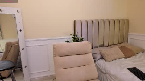 Snapshot of eros_becker_ chatting on 04/08/26, 02:33 eros_becker_ online show from 04/08/26, 02:33