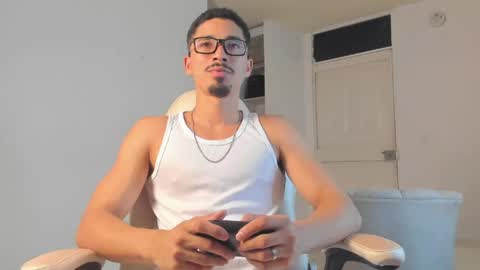 Snapshot of eros_becker_ chatting on 05/11/26, 12:27 eros_becker_ online show from 05/11/26, 12:27