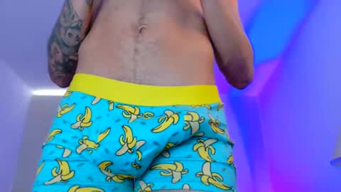 Snapshot of eros_chipre chatting on 11/14/25, 05:11 Eros online show from 11/14/25, 05:11