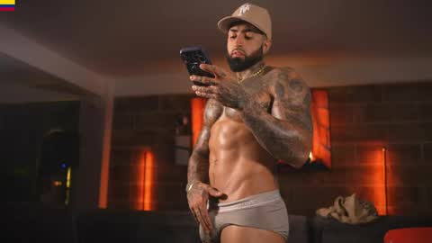 Snapshot of eros_dark_ chatting on 04/20/26, 10:33 EROS DARK online show from 04/20/26, 10:33