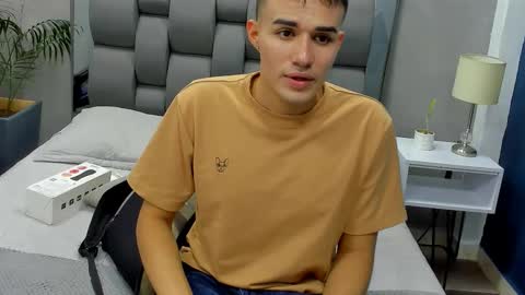 Snapshot of eros_mancini chatting on 11/23/25, 03:28 Eros Mancini online show from 11/23/25, 03:28