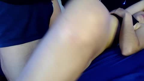 Snapshot of erosandvenus_ chatting on 11/26/25, 09:38 eros y venus online show from 11/26/25, 09:38