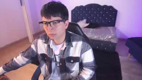 Snapshot of eross_guyy chatting on 09/15/25, 03:28 Camilo online show from 09/15/25, 03:28