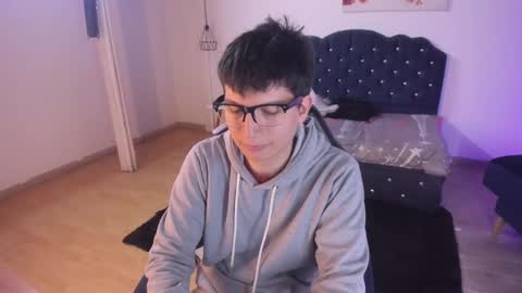 Snapshot of eross_guyy chatting on 09/17/25, 03:19 Camilo online show from 09/17/25, 03:19
