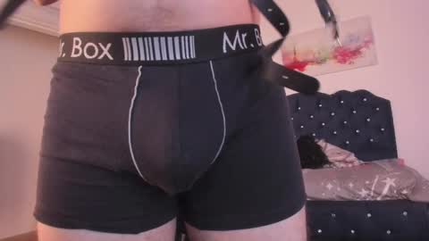 Snapshot of eross_guyy chatting on 09/26/25, 05:11 Camilo online show from 09/26/25, 05:11