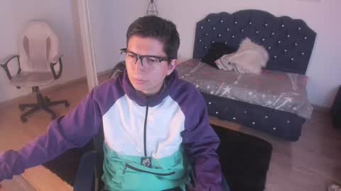 Snapshot of eross_guyy chatting on 09/29/25, 03:11 Camilo online show from 09/29/25, 03:11