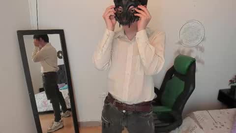 Snapshot of eross_guyy chatting on 10/04/25, 04:10 Camilo online show from 10/04/25, 04:10