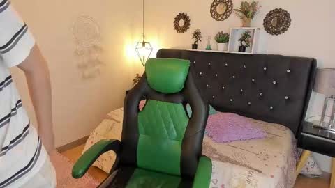 Snapshot of eross_guyy chatting on 10/05/25, 03:38 Camilo online show from 10/05/25, 03:38