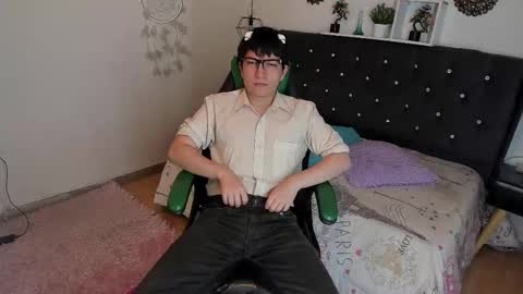 Snapshot of eross_guyy chatting on 10/06/25, 03:37 Camilo online show from 10/06/25, 03:37