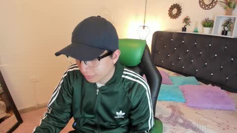 Snapshot of eross_guyy chatting on 10/08/25, 03:37 Camilo online show from 10/08/25, 03:37