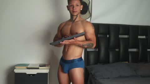 Snapshot of erosscott chatting on 12/31/24, 12:43 Eros online show from 12/31/24, 12:43