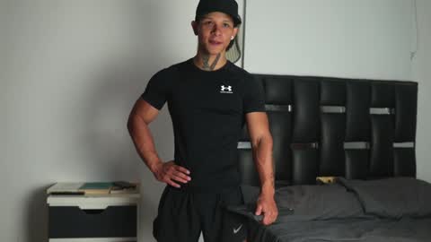 Snapshot of erosscott chatting on 01/29/25, 01:16 Eros online show from 01/29/25, 01:16