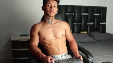 Snapshot of erosscott chatting on 02/02/25, 06:10 Eros online show from 02/02/25, 06:10