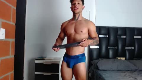 Snapshot of erosscott chatting on 09/11/25, 04:07 Eros online show from 09/11/25, 04:07