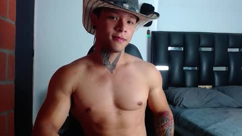 Snapshot of erosscott chatting on 09/24/25, 04:32 Eros online show from 09/24/25, 04:32