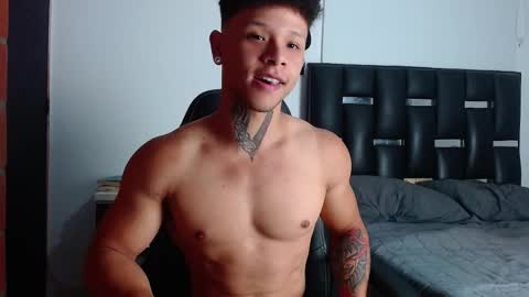 Snapshot of erosscott chatting on 10/17/25, 05:37 Eros online show from 10/17/25, 05:37