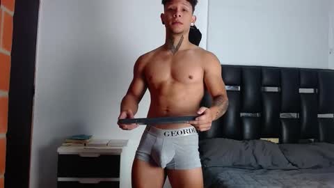 Snapshot of erosscott chatting on 10/22/25, 03:45 Eros online show from 10/22/25, 03:45