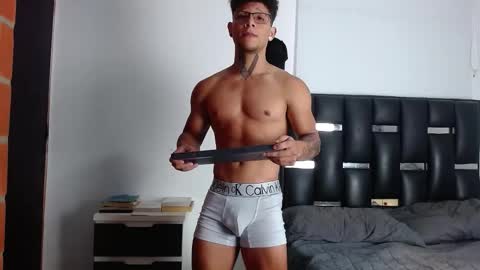 Snapshot of erosscott chatting on 10/27/25, 04:55 Eros online show from 10/27/25, 04:55