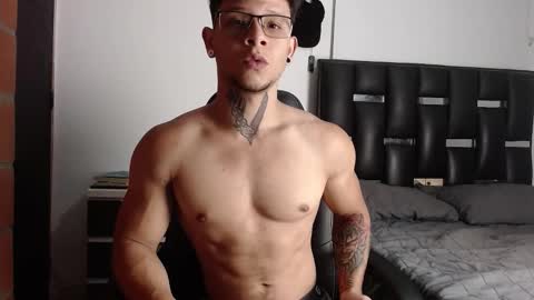 Snapshot of erosscott chatting on 10/30/25, 02:13 Eros online show from 10/30/25, 02:13