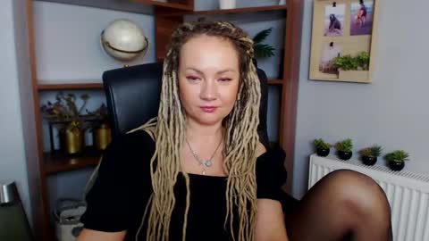 Snapshot of erotic_kaya chatting on 12/17/24, 04:11 KAYA online show from 12/17/24, 04:11