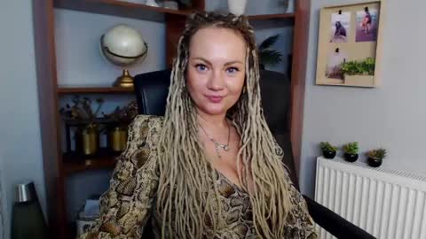 Snapshot of erotic_kaya chatting on 12/18/24, 05:42 KAYA online show from 12/18/24, 05:42