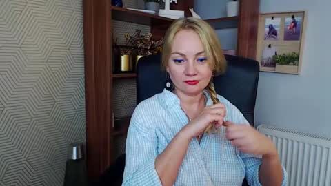 Snapshot of erotic_kaya chatting on 11/17/25, 05:52 KAYA online show from 11/17/25, 05:52