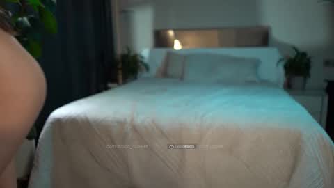 SOFIA  DAMIEN   PVT MODEL online show from 10/24/25, 09:49