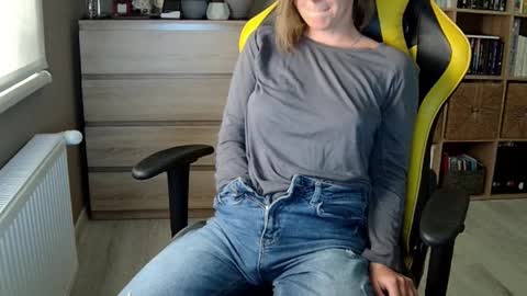 Melissa   online show from 02/10/25, 05:41